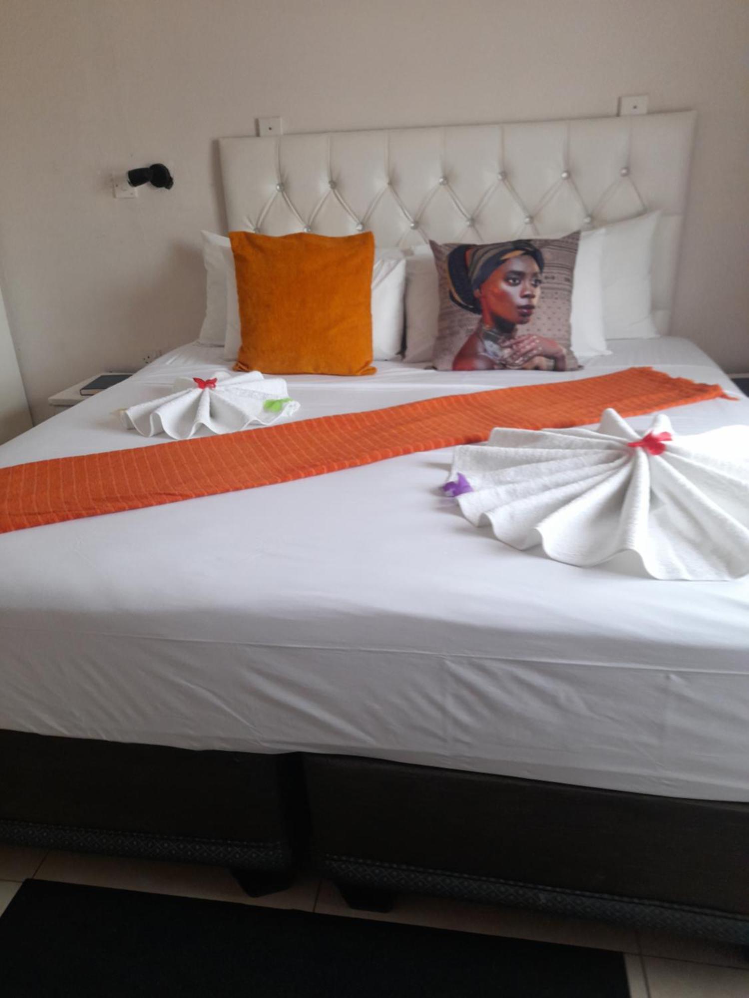 Serowe Rest & Digest Bed & Breakfast エクステリア 写真