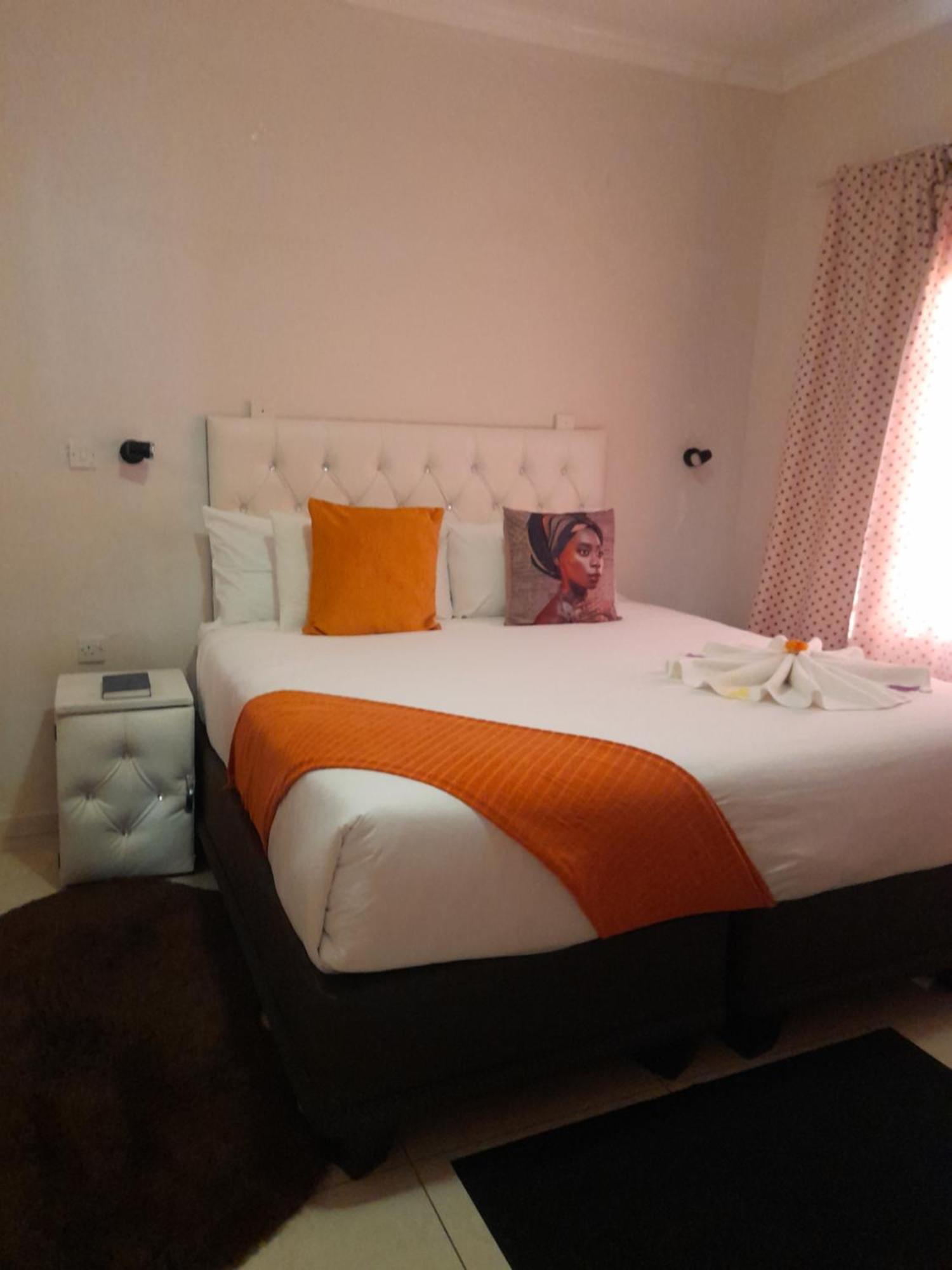 Serowe Rest & Digest Bed & Breakfast エクステリア 写真