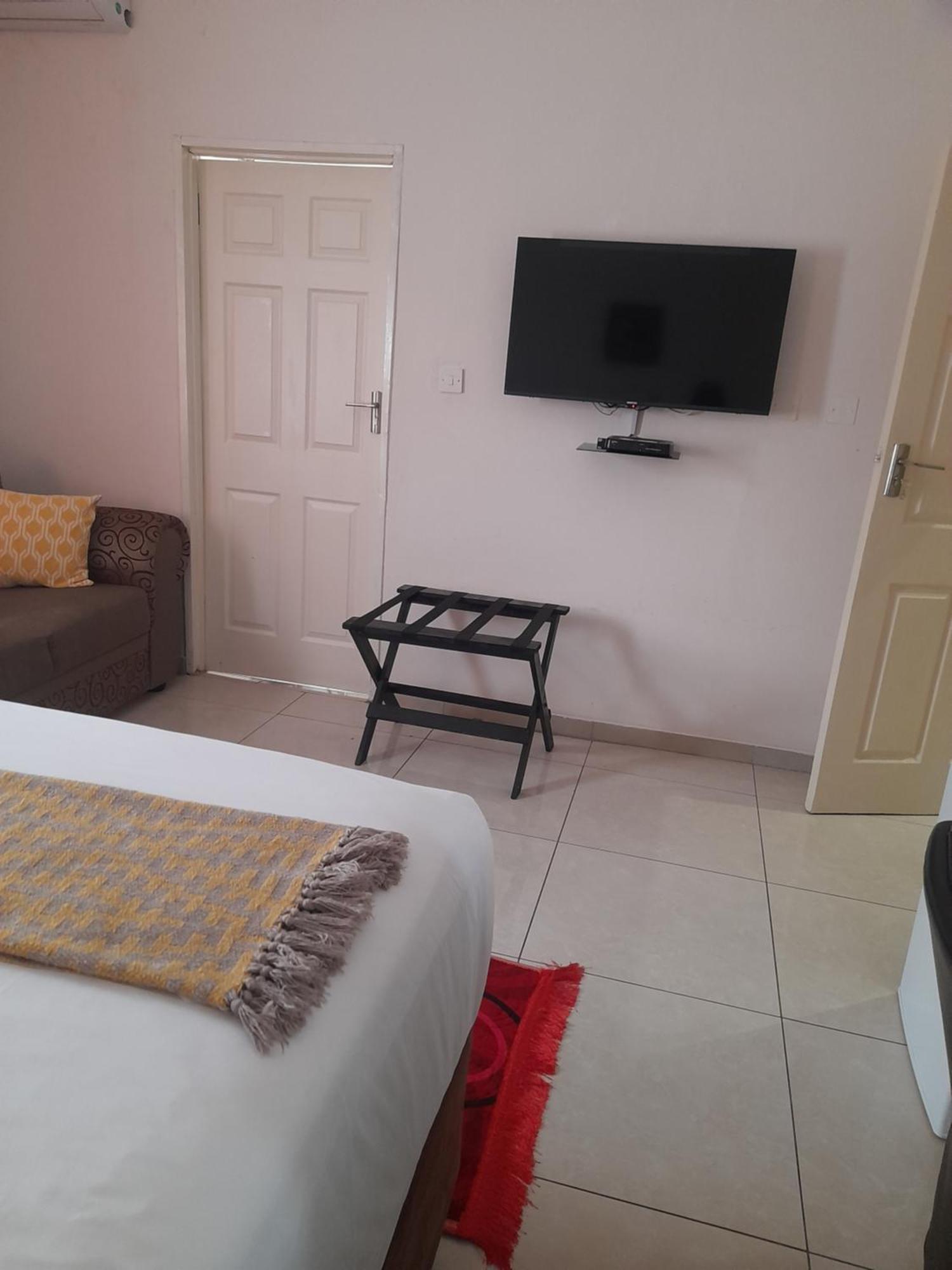 Serowe Rest & Digest Bed & Breakfast エクステリア 写真